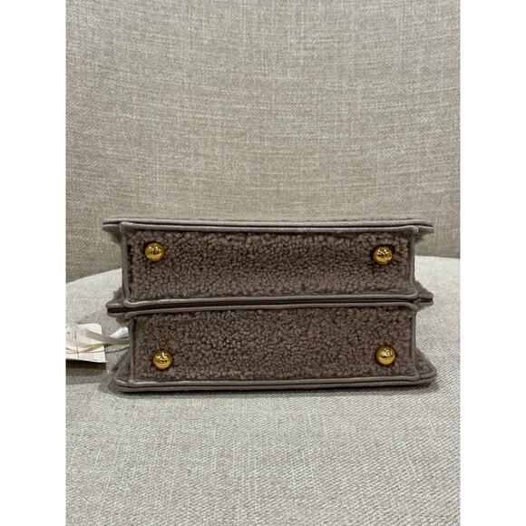 Fendi Shearling Peekaboo Shoulder Bag – Brown Shearling, Gold Hardware, BNWT - Picture 11 of 12